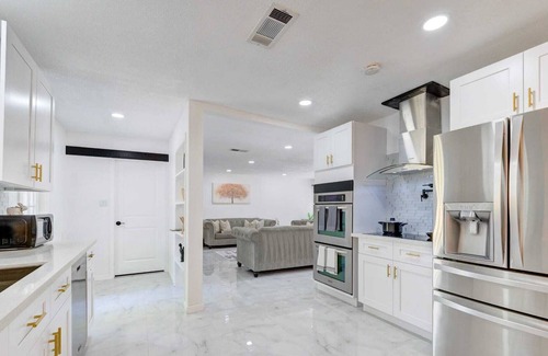 Central Southwest House | Elegant house, strategically located
