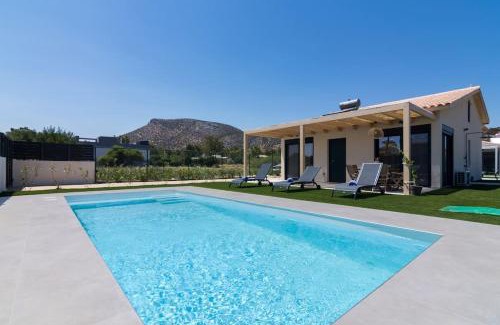 Schinias Villa | Elegant House with Private Pool