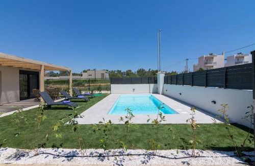 Schinias Villa | Elegant House with Private Pool