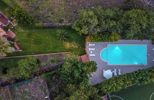 Pedara Villa | Elegant, in the town centre, private swimming pool, football pitch