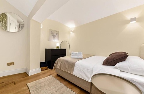 Queen's Gate House | Elegant Kensington House by Terlon