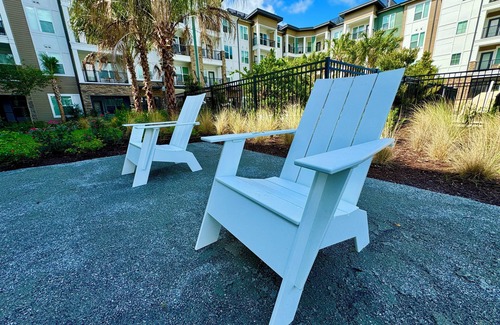 Southside Apartment | Elegant King Bed Balcony Pool View Gym Southside Jacksonville Near Saint Johns