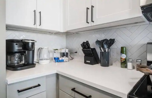 Kessler Apartment | Elegant King Bed Suite near Downtown Dallas