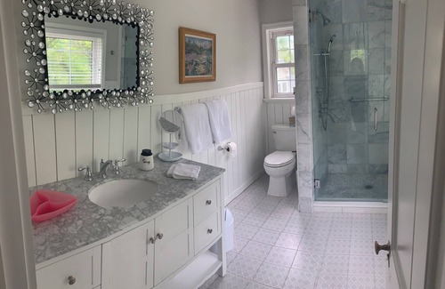 Hendersonville Bed & Breakfast | Elegant King Size Suite in Historic Hendersonville Home With Gourmet Breakfast