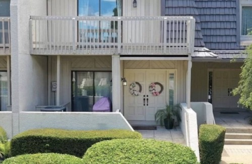 Shipyard Plantation Condo | Elegant lagoon villa near ocean