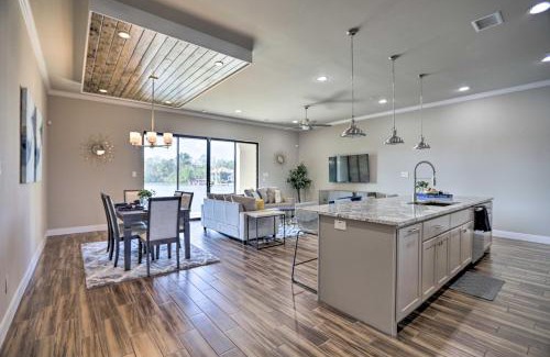 Montgomery House | Elegant Lake Conroe Townhome with Boat Slip!