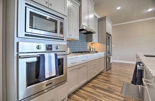 Montgomery House | Elegant Lake Conroe Townhome with Boat Slip!