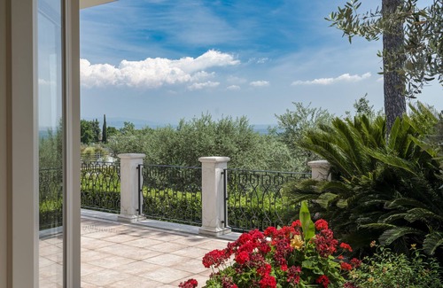 Moniga del Garda Villa | Elegant lake view villa with swimming pool