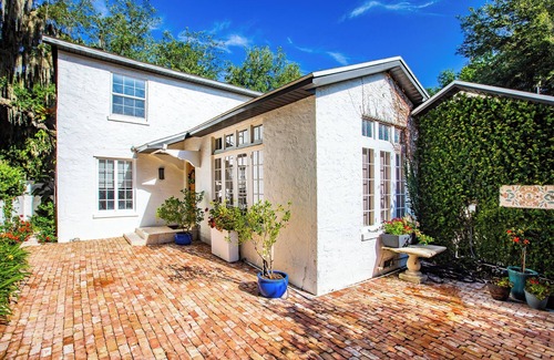 Mount Dora House | Elegant Lake Retreat