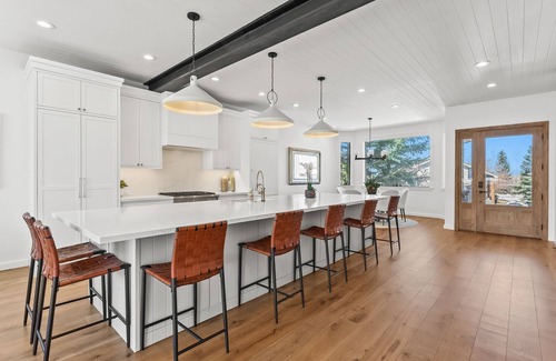 South Snyderville Basin House | Elegant Lakefront Haven: 4 Bedrooms, 5.5 Baths in Park City - Summer Getaway!
