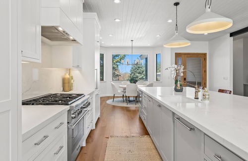 South Snyderville Basin House | Elegant Lakefront Haven: 4 Bedrooms, 5.5 Baths in Park City - Summer Getaway!