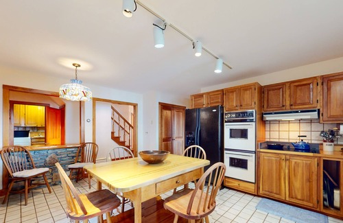 Vergennes House | Elegant lakefront home with kayaks, large balcony, fireplace, AC - private beach