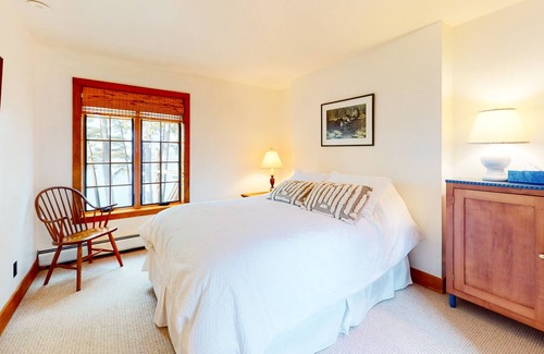 Vergennes House | Elegant lakefront home with kayaks, large balcony, fireplace, AC - private beach