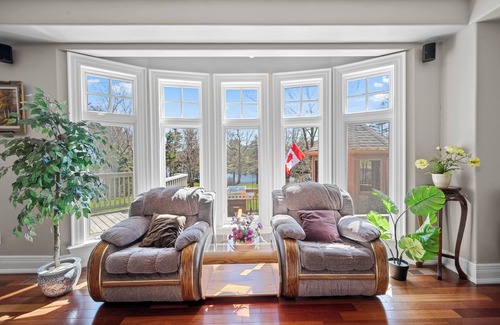Hammonds Plains Villa | Elegant Lakehouse on Golf Course with large property ground