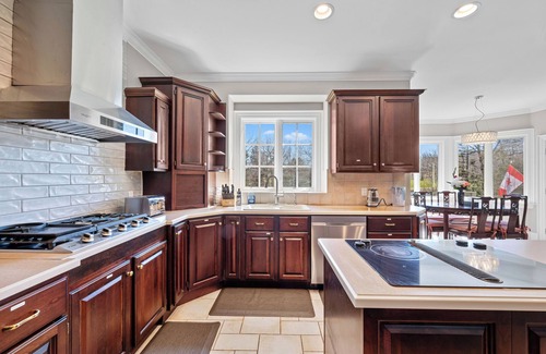 Hammonds Plains Villa | Elegant Lakehouse on Golf Course with large property ground