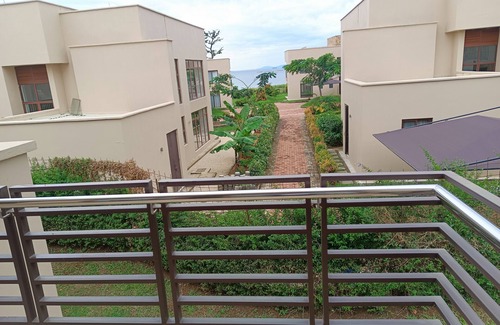 Entebbe Villa | Elegant Lakeside Furnished Villa at Pearl Marina Garuga