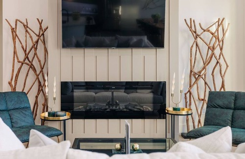 Black Mountain House | Elegant & Lavish Kelowna Escape