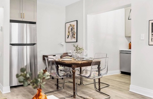 Peterborough Apartment | Elegant Living: Hotel Comfort, Home Feel.
