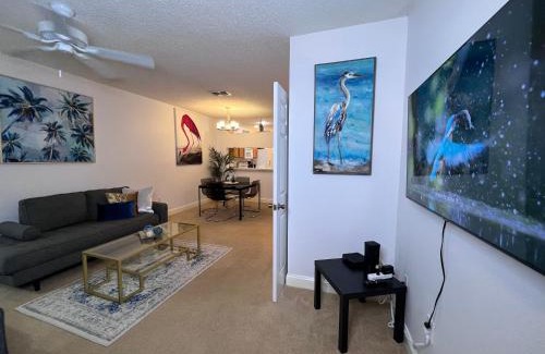 New Tampa House | Elegant Long Stay -KING Bed - POOL - Wifi - Tampa Palms - Moffitt - Gated - Pets OK - in New Tampa by Hunters Green - Live Oak - Cory Lake Isles area - H2