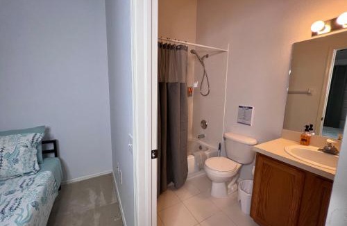 New Tampa House | Elegant Long Stay -KING Bed - POOL - Wifi - Tampa Palms - Moffitt - Gated - Pets OK - in New Tampa by Hunters Green - Live Oak - Cory Lake Isles area - H2