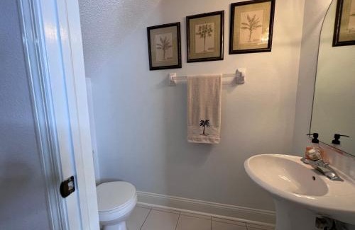 New Tampa House | Elegant Long Stay -KING Bed - POOL - Wifi - Tampa Palms - Moffitt - Gated - Pets OK - in New Tampa by Hunters Green - Live Oak - Cory Lake Isles area - H2