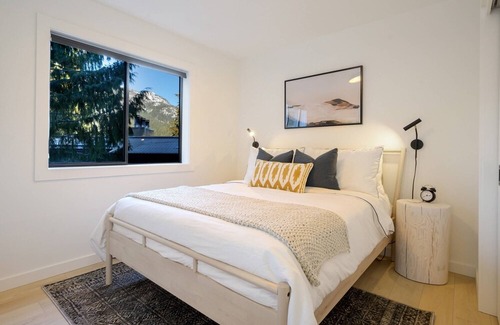 Whistler Creekside Condo | Elegant & Luxurious two level condo. Fireplace, in-suite laundry, free parkingCompleted remodeled.