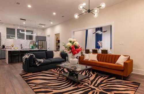 Washington Ave./ Memorial Park House | Elegant Luxury in Heart of Houston w Rooftop & Grill