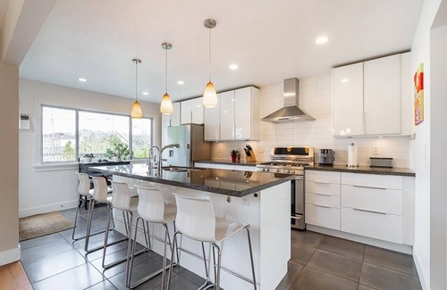 Kensington-Cedar Cottage House | Elegant Main Floor - House nEast Vancouver