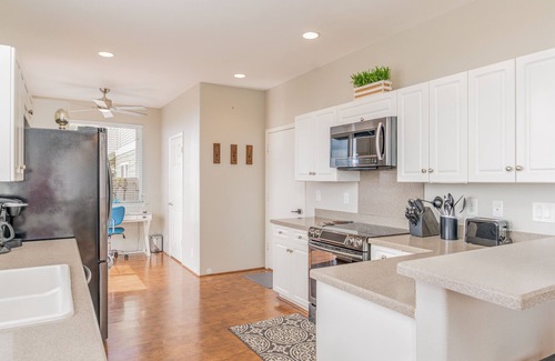 Makakilo City House | Elegant Makakilo Elele 48: 2BR w/Stunning Ocean Views, Workspace & Lanai