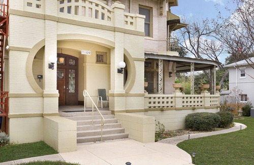 Midtown House | Elegant Manor! Largest Downtown BNB: 22beds!