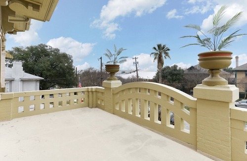 Midtown House | Elegant Manor! Largest Downtown BNB: 22beds!