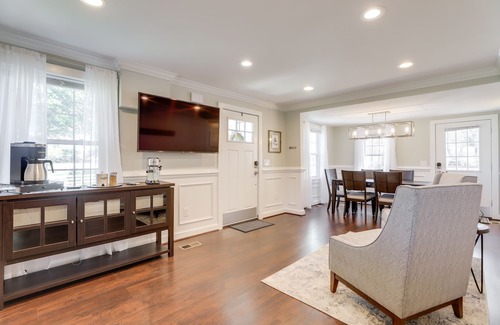 Middleburg House | Elegant Middleburg Manor with 3 Bedrooms 2 Baths