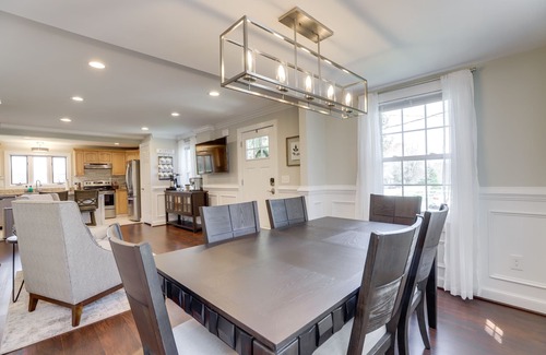 Middleburg House | Elegant Middleburg Manor with 3 Bedrooms 2 Baths
