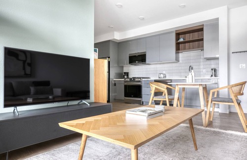Mission Valley West Apartment | Elegant Mission Valley 1BR w/Gym, W/D & Pool, nr freeways, by Blueground