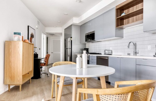 Mission Valley West Apartment | Elegant Mission Valley 1BR w/Gym, W/D & Pool, nr freeways, by Blueground