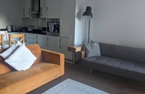 Maidstone Apartment | Elegant Modern 2-Bedroom Apartment in the Heart of Maidstone – Perfect for Short or Long Stays!