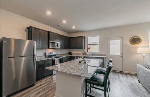 Seagoville House | Elegant Modern 3BR New Built Retreat for Fam&Group