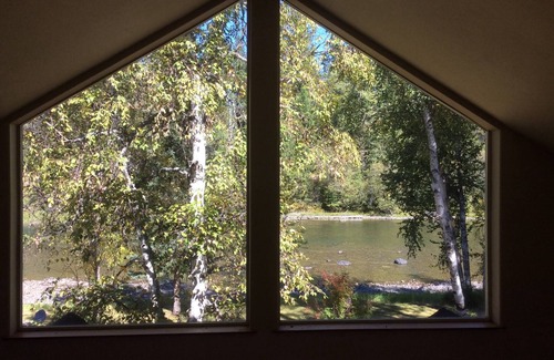 Bigfork House | Elegant Montana Home 3 BR w/Sauna & Hot Tub - Premier Fishing Spot + Privacy