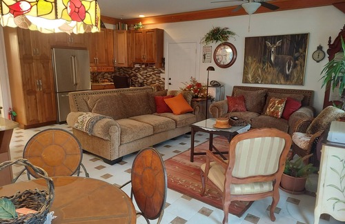 Stevensville House | Elegant Montana Suite w/Putting Green great WIFI