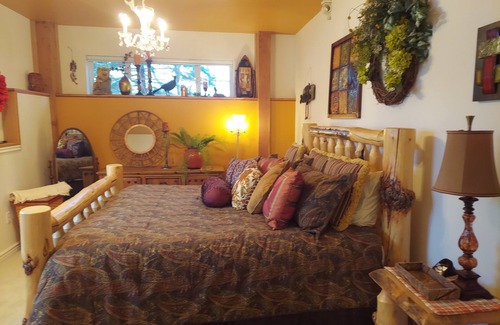 Stevensville House | Elegant Montana Suite w/Putting Green great WIFI