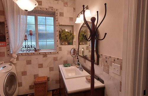 Stevensville House | Elegant Montana Suite w/Putting Green great WIFI