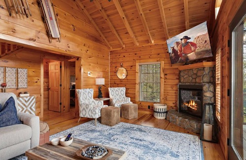 Beech Mountain Cabin | Elegant Mountain Cabin with Privacy