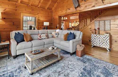 Beech Mountain Cabin | Elegant Mountain Cabin with Privacy