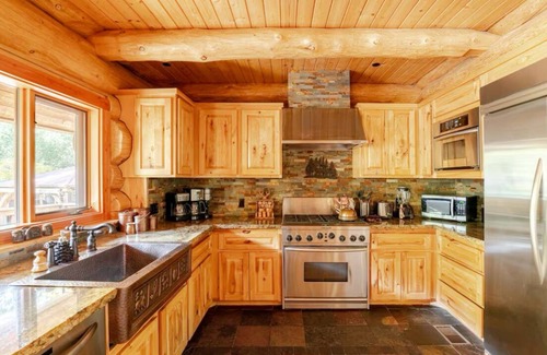 El Cajon House | Elegant Mountain-View Hideaway Lodge