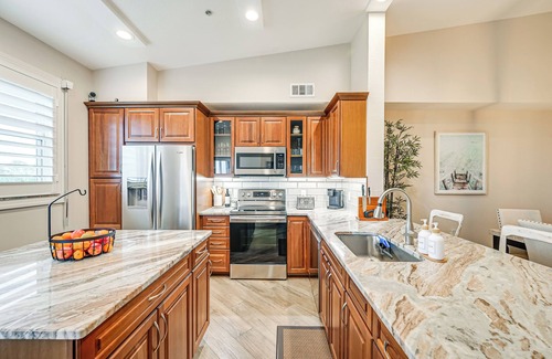 Naples Condo | Elegant Naples Condo w/Golf View & Community Pool