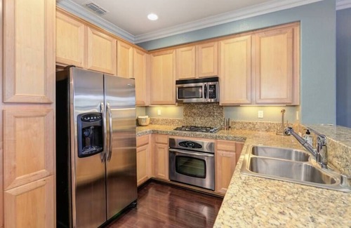 North Natomas House | Elegant Natomas Town-home For Business Travelers!