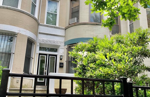 Columbia Heights House | Elegant New Listing 5-Bdrm Home