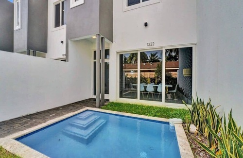Pompano Beach House | Elegant New Modern Home w/Pool