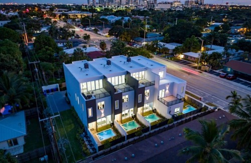 Pompano Beach House | Elegant New Modern Home w/Pool