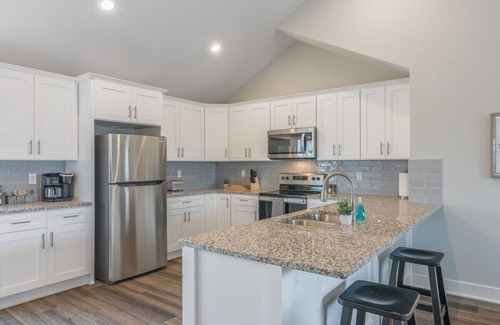 Harrisonville House | Elegant Newly Constructed Home 4BDR | 3 Bath